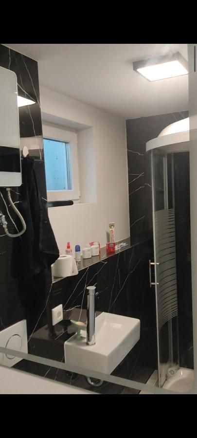 Durchreisestop Mit Kinder Am Aussergewoehnlichen Spitzboden Mit Autobetten Und Bad ,Kueche Im Souterain Deining Exterior foto