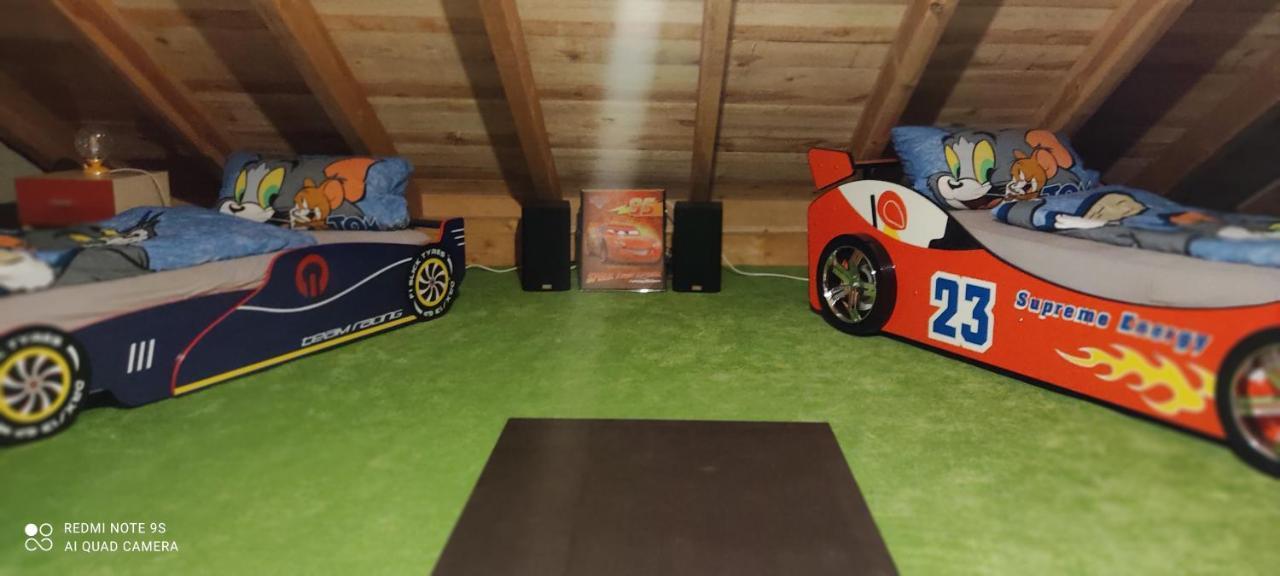 Durchreisestop Mit Kinder Am Aussergewoehnlichen Spitzboden Mit Autobetten Und Bad ,Kueche Im Souterain Deining Exterior foto