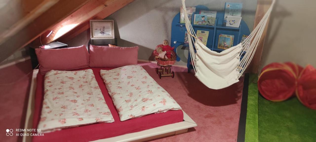 Durchreisestop Mit Kinder Am Aussergewoehnlichen Spitzboden Mit Autobetten Und Bad ,Kueche Im Souterain Deining Exterior foto