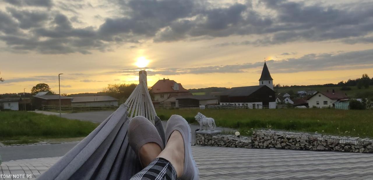 Durchreisestop Mit Kinder Am Aussergewoehnlichen Spitzboden Mit Autobetten Und Bad ,Kueche Im Souterain Deining Exterior foto