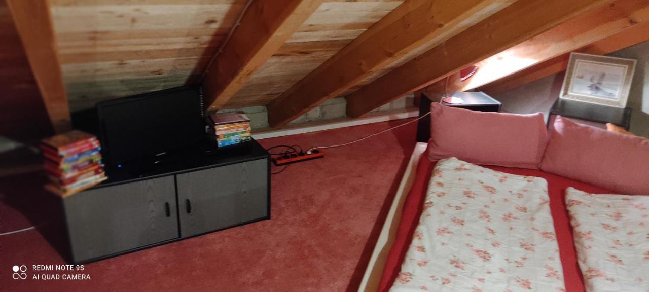 Durchreisestop Mit Kinder Am Aussergewoehnlichen Spitzboden Mit Autobetten Und Bad ,Kueche Im Souterain Deining Exterior foto