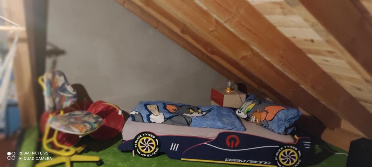 Durchreisestop Mit Kinder Am Aussergewoehnlichen Spitzboden Mit Autobetten Und Bad ,Kueche Im Souterain Deining Exterior foto